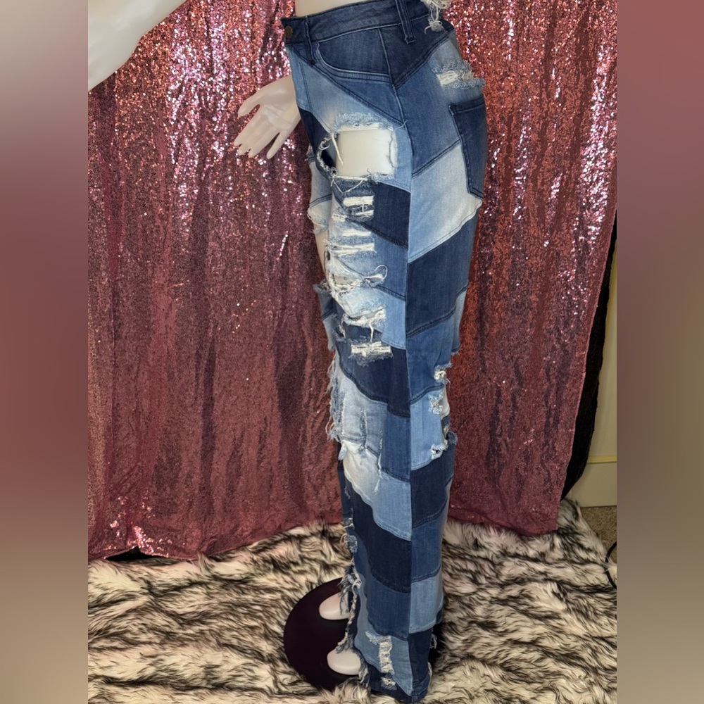 Fashion Nova Ripped/Distressed, patchwork, wide leg, high waist Jeans 33” inseam - Picture 5 of 5